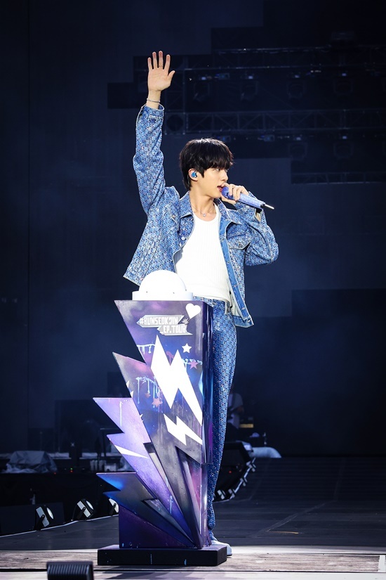 BTS <b>진</b> "첫 <b>팬콘</b> 투어, 그 어떤 도전보다 설레" [N현장]