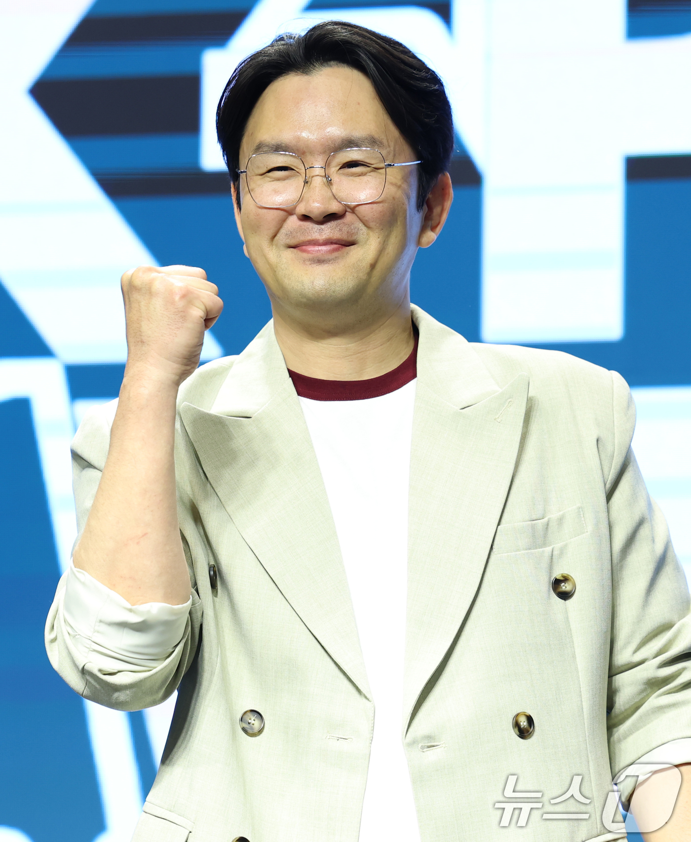 <b>윤형빈</b>, 밴쯔 상대로 격투기 1R <b>TKO</b>승…펀치 한방으로 <b>승리</b>