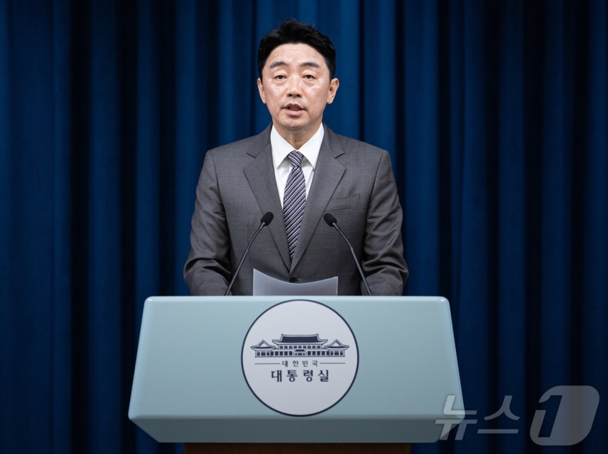 강훈식 대통령 비서실장이 2025년 6월 29일 서울 용산 대통령실 청사에서 장관 후보자 인선을 발표하고 있다