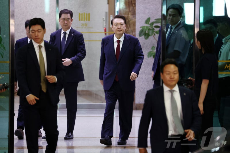 내란특검 "尹측 <b>기일변경요청</b> 안 받기로"…사실상 '강제 구인' 시사