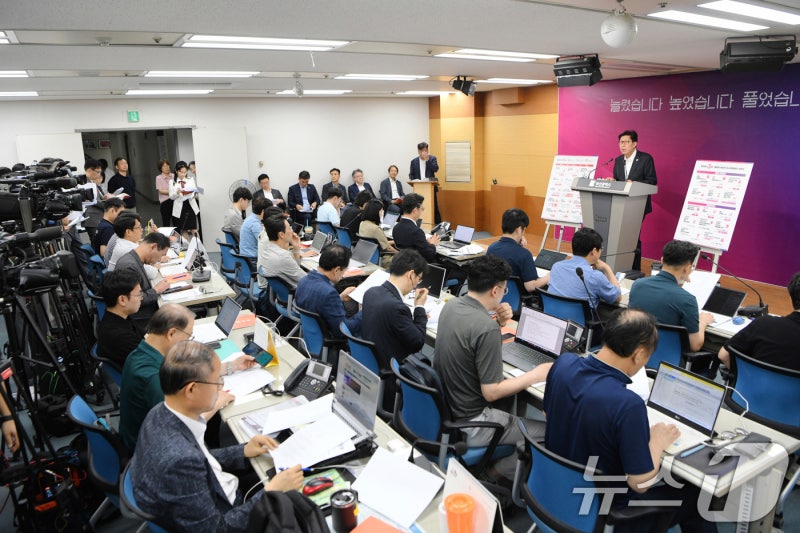 <b>박형준 부산시장</b>, 취임 <b>3주년</b> 기자회견