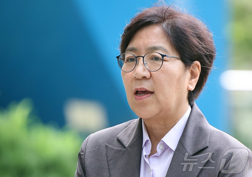 정은경 보건복지부 장관 후보자가 30일 오전 서울 중구 소월로 T타워에 마련된 인사청문회 준비 사무실로 출근하며 취재진의 질문에 답변하고 있다. 2025.6.30/뉴스1 ⓒ News1 김진환 기자