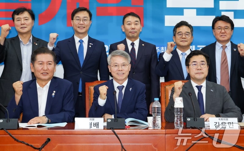 <b>검찰개혁</b> 토론회 찾은 <b>정청래</b>·<b>박찬대</b> 후보