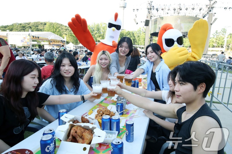 36.7도 찍은 찜통 대구…'<b>치맥 페스티벌</b>' <b>폭염</b> 식혔다