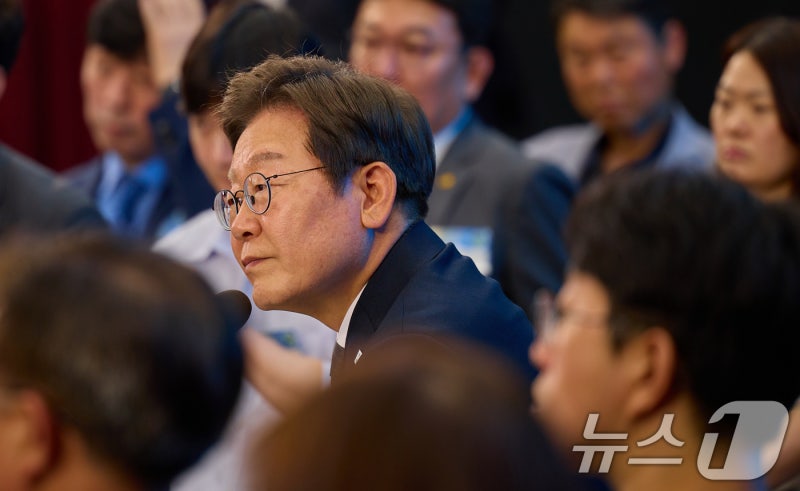 "李<b>대통령</b> 만남은 선착순"…대전서 두 번째 '<b>타운홀 미팅</b>'