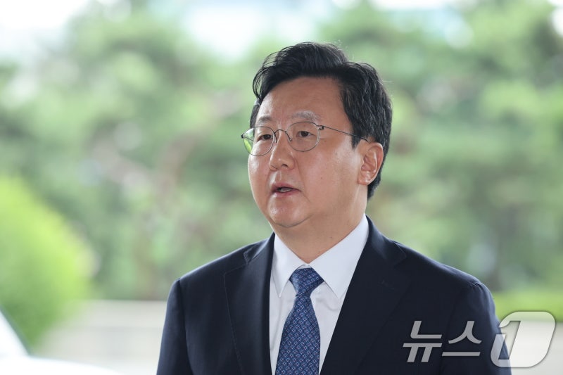 <b>정진우 서울중앙지검장</b>, 檢개혁 관련 "국민 신뢰 받는 검찰 되겠다"