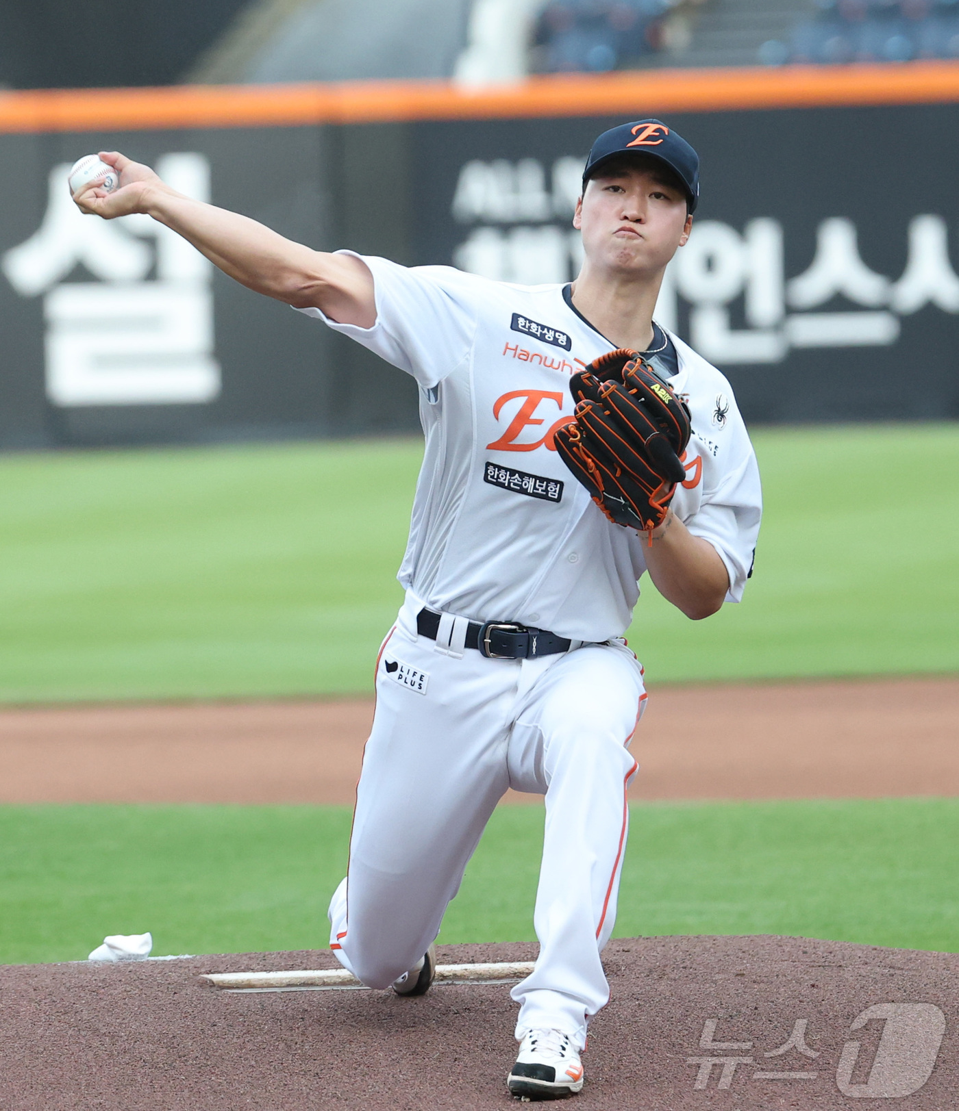 78억 베팅한 투수가 단 1승…'<b>엄상백</b> 딜레마' 한화, 이젠 결단의 시간
