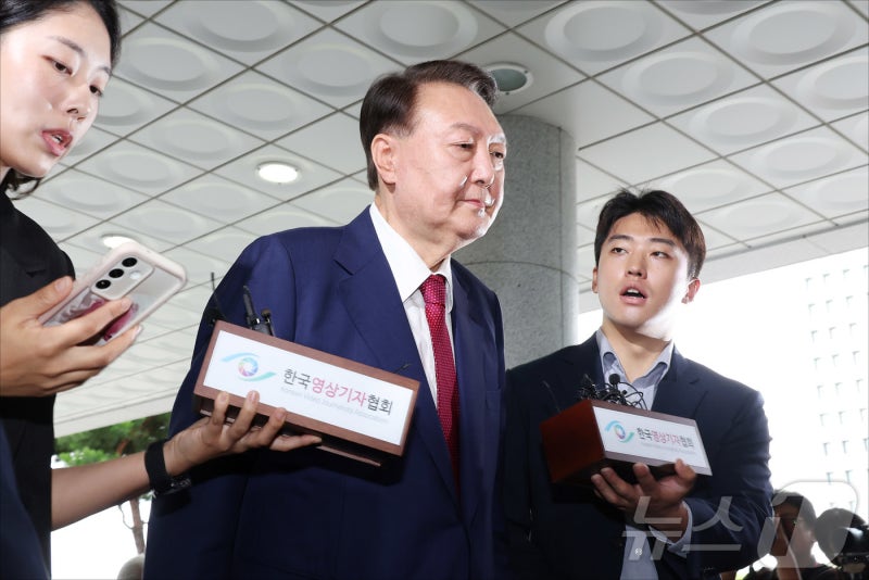 '2차 출석' 尹 마주한 <b>내란</b>특검 곧바로 조사…국무회의·<b>외환 혐의</b>(종합...