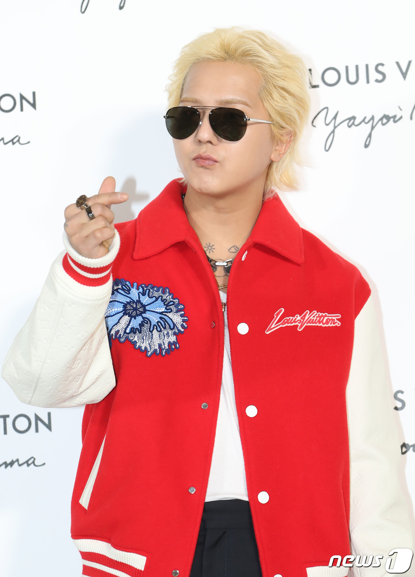 위너 <b>송민호</b>, <b>교통사고</b> 뒤늦게 알려져…후유증 우려에 병원行