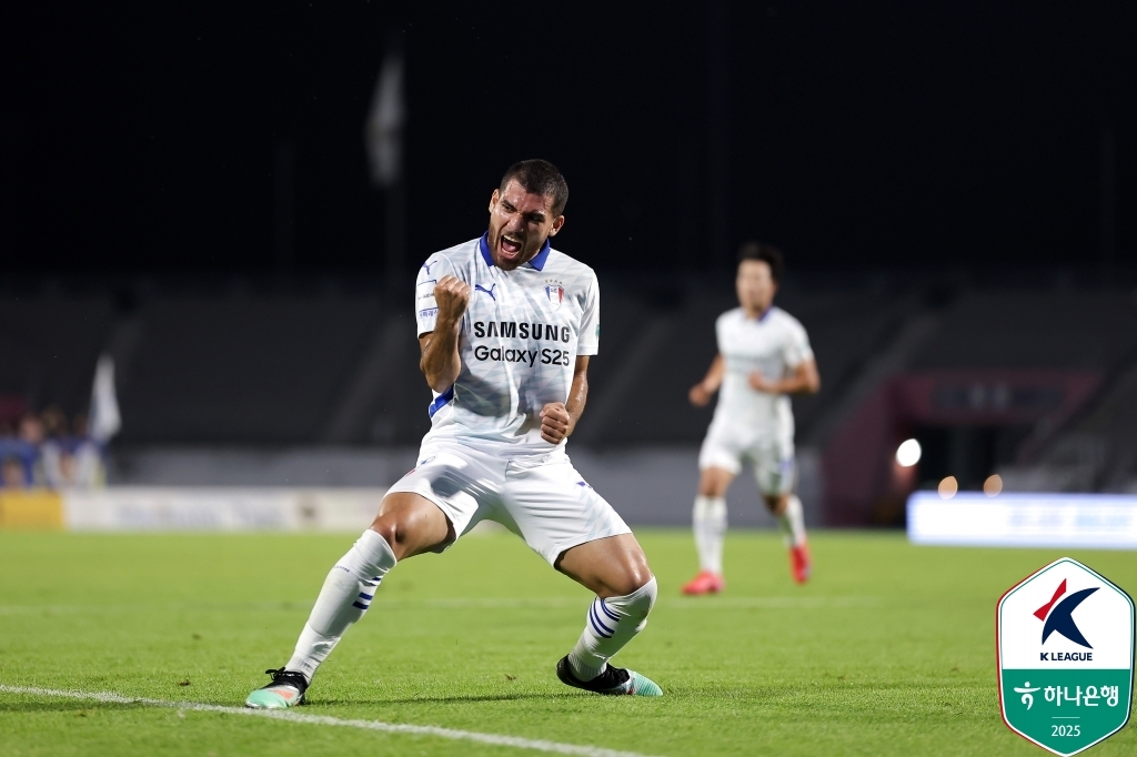 <b>수원</b>, 아산에 3-2 승리…K리그2 '선두' <b>인천</b> 7점 차로 추격