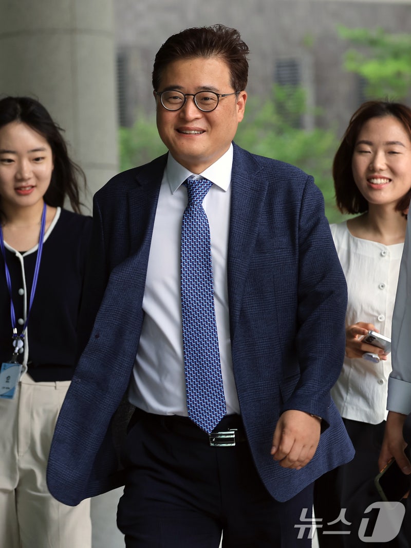 <b>출근</b>하는 <b>박억수</b> <b>특검보</b>