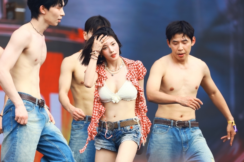 '<b>워터밤 여신</b>' <b>권은비</b>, 비욘세 커버 무대까지…치명 퍼포먼스 [N컷]