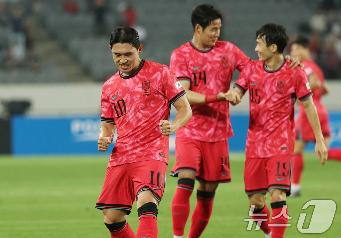 '<b>이동경</b>·<b>주민규</b> 연속골' <b>홍명보호</b>, 중국에 2-0 앞선 채 전반 종료
