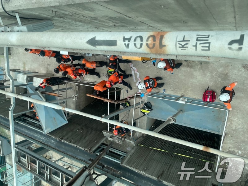 인천 <b>맨홀</b>서 실종돼 사망한 50대 부검…국과수 "<b>가스 중독</b> 추정"
