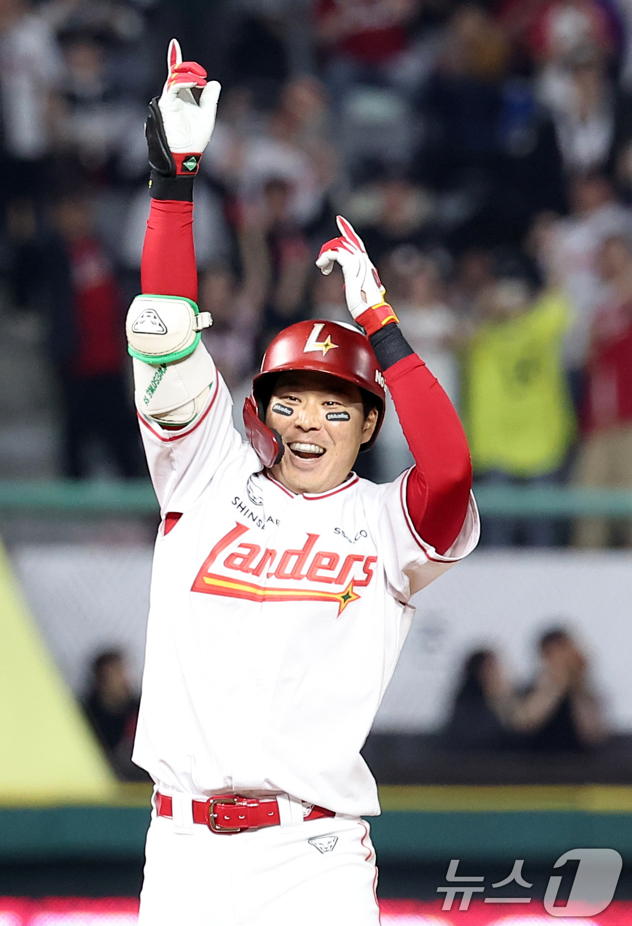 선두 한화, KIA 꺾고 50승 선착…LG는 키움에 <b>역전승</b> '단독 2위'(종합)
