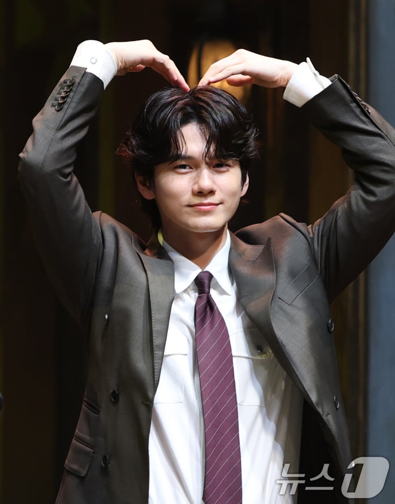 옹성우, '<b>셰익스피어 인 러브</b>'로 첫 <b>연극</b> 데뷔