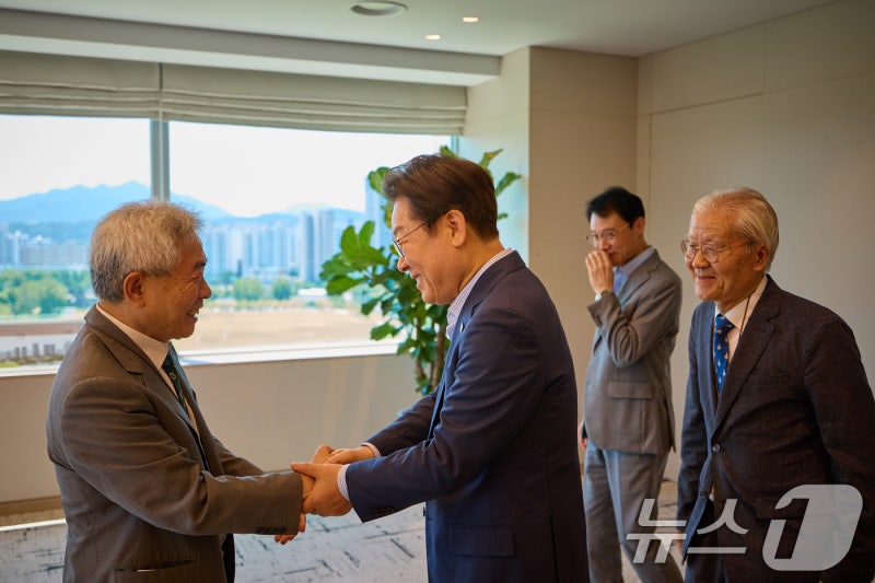 정규재 "李대통령, <b>시진핑</b> APEC 온다 해…中전승절 참석은 신중"