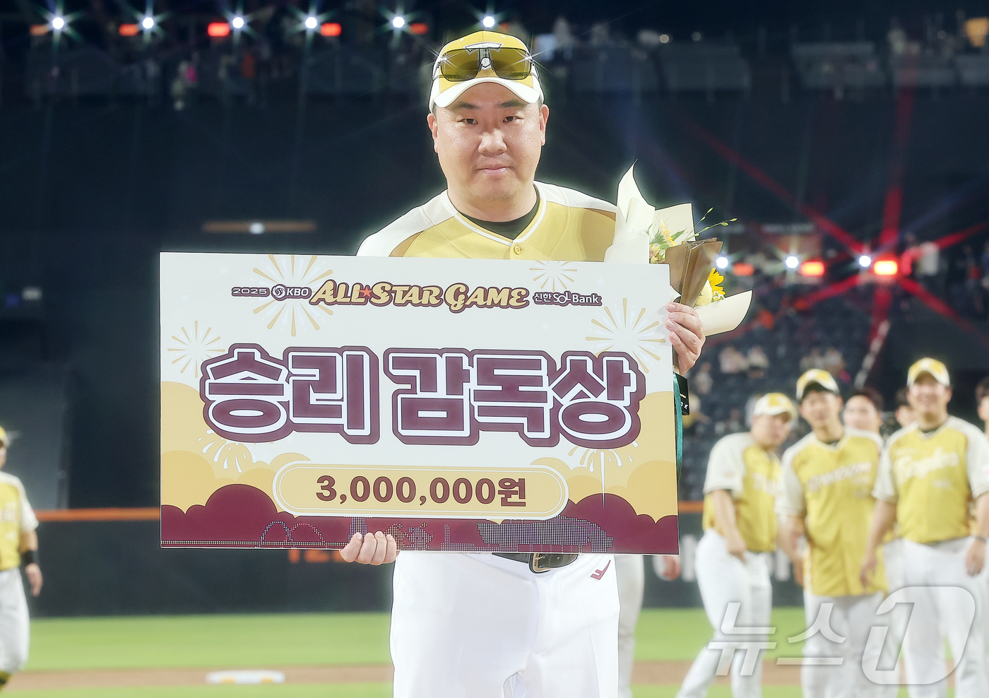 <b>이범호 감독</b>, <b>승리</b> 감독상 수상!