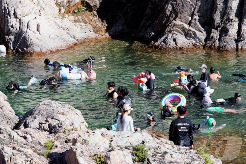 '<b>백담계곡</b>에서 폭염탈출'