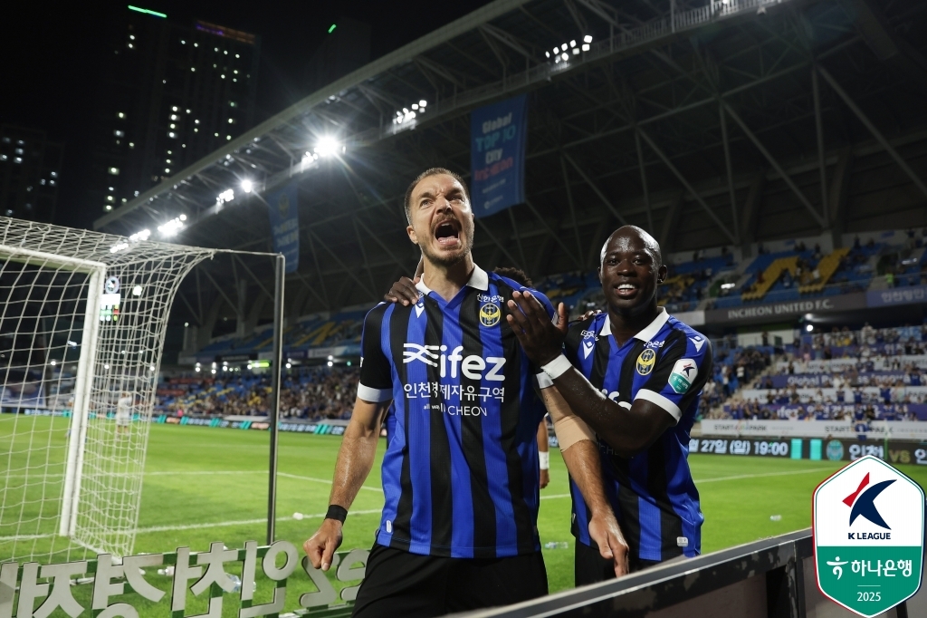 '<b>무고사 결승골</b>' 인천, 아산 2-1 제압…2위 수원과 7점 차 유지