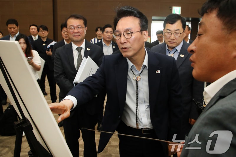 경북도, <b>김민석</b> <b>총리</b>에 <b>APEC</b>·산불 피해 복구 지원 등 건의