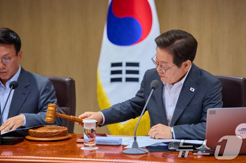 李대통령 "내년도 <b>정부 재정 역할</b> 매우 중요"…예산 확장 편성 지시