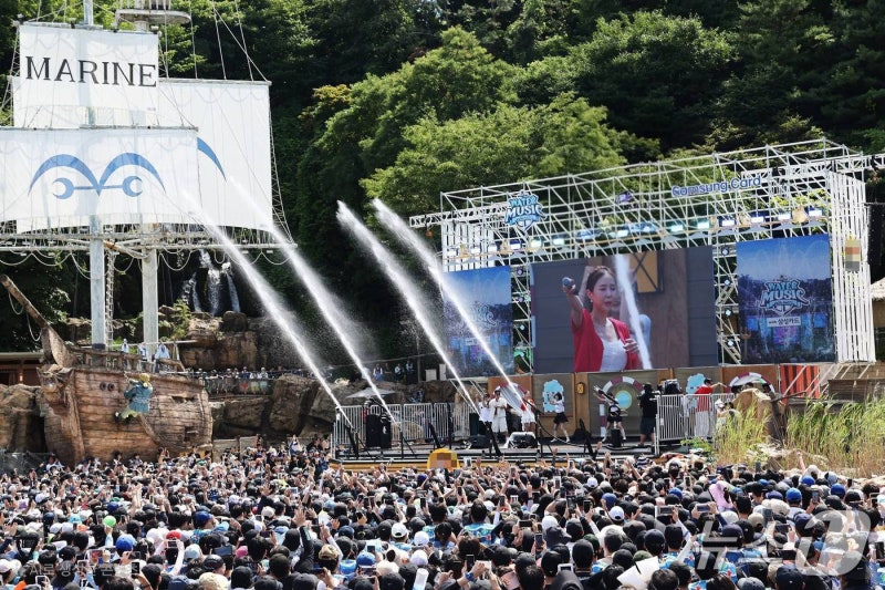 "폭염엔 물놀이가 답"…<b>캐리비안 베이</b>, 2주간 10만명 방문