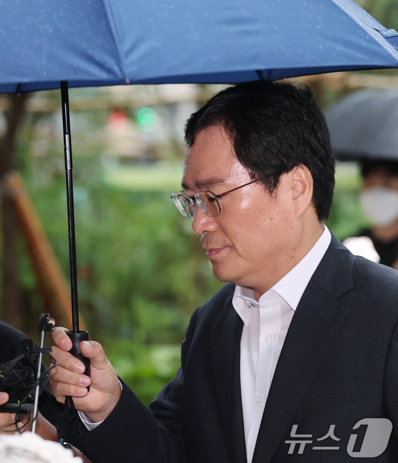 <b>김건희 특검</b> 출석하는 <b>윤창호</b> 전 한국증권금융사장
