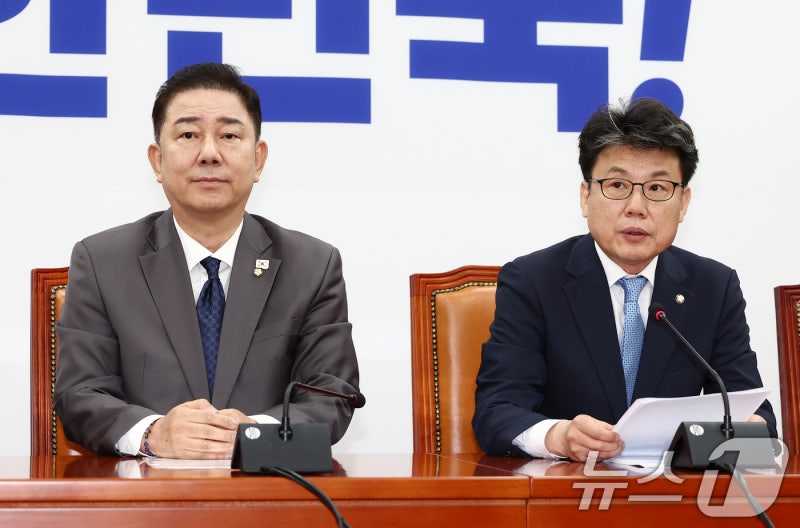 <b>진성준</b> "<b>소비쿠폰</b> 과세 대상 아냐…신용카드 소득공제 확대 검토"