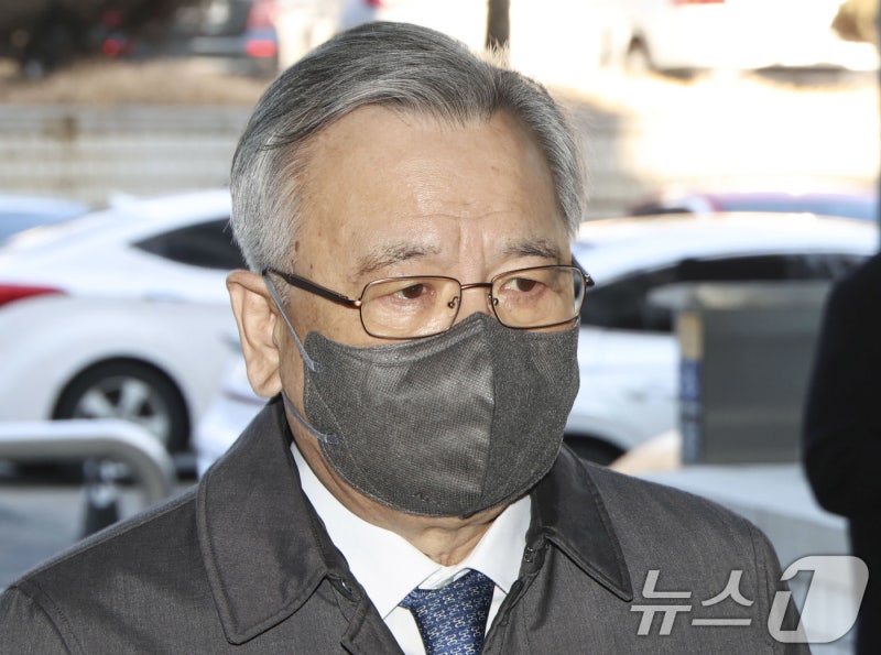 서울고법, '대장동 로비' <b>박영수</b> 전 특검 <b>보석 인용</b>…1심서 법정구속