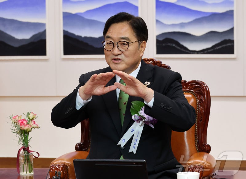 <b>우원식</b> "5·18 전문·계엄 통제, 개헌 공감대…<b>제헌절</b> 공휴일 지정해야...