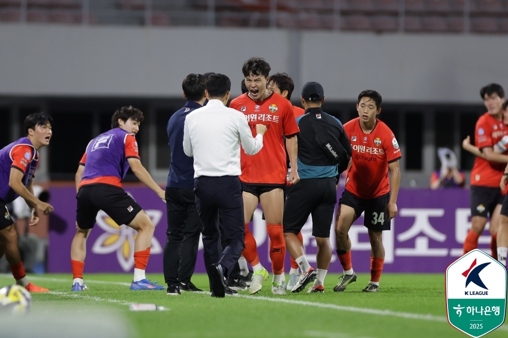 '0-2에서 3-2' <b>전북</b>, '<b>기성용</b> 데뷔' <b>포항</b>에 역전승…18경기 연속 무패(종...