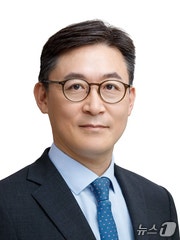 "대출규제 잘했다" 李대통령 칭찬받은 <b>권대영</b>, <b>금융위 부위원장</b>(종합)