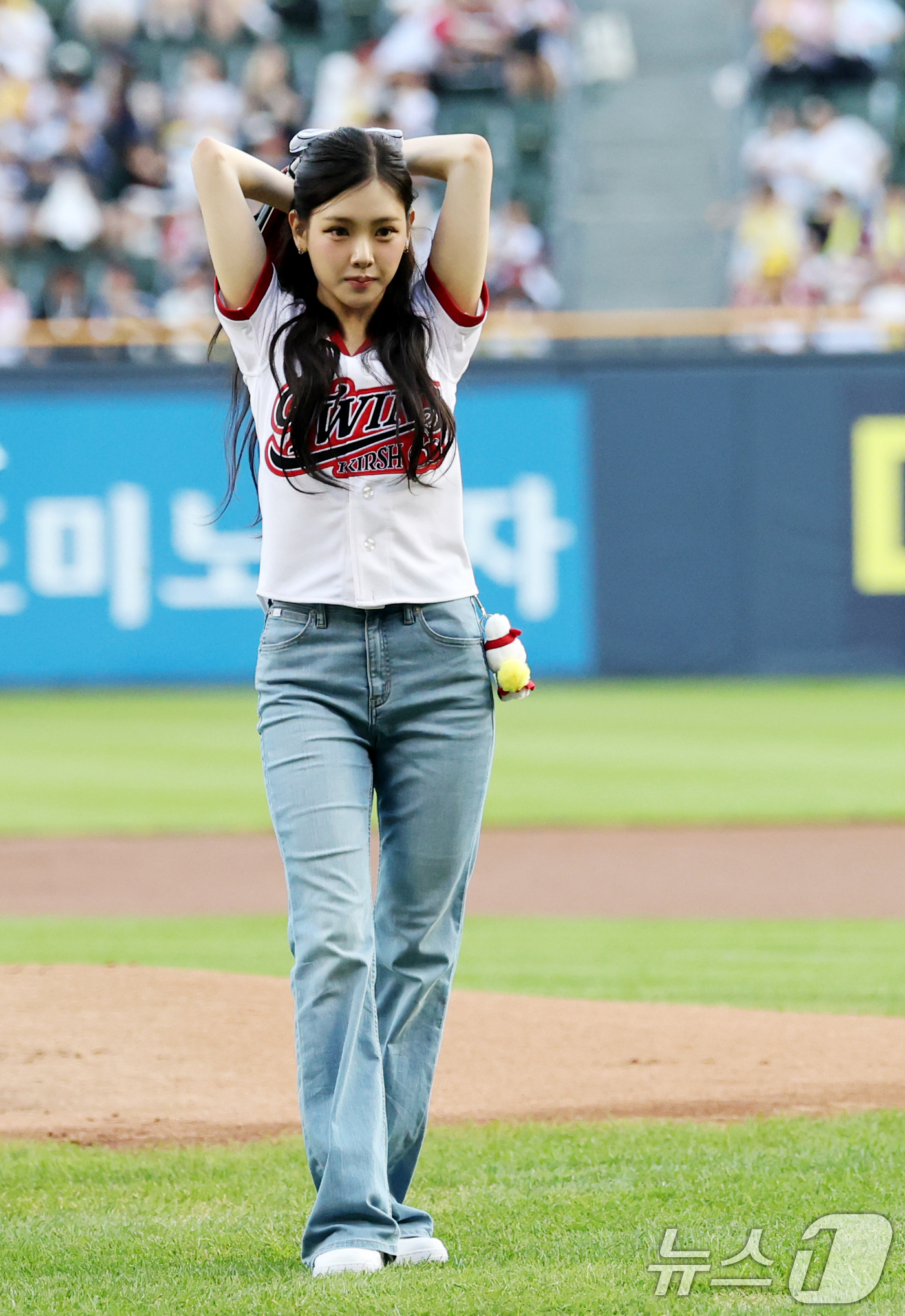 <b>시구</b>하는 <b>베이비돈크라이</b> 이현