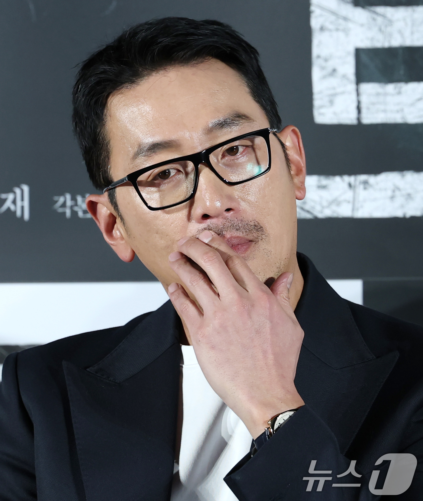 <b>하정우</b>, <b>별명</b> 요청 팬에 "<b>최음제</b>" 댓글 <b>논란</b>…"무리수" vs "의도없어" 갑...
