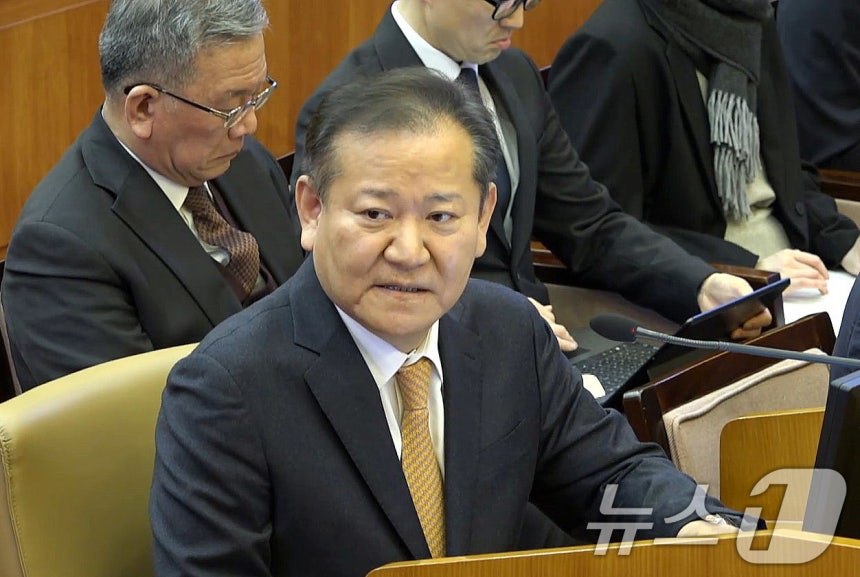 이상민 전 행정안전부 장관이 11일 오전 서울 종로구 헌법재판소에서 열린 윤석열 대통령 탄핵 심판 7차 변론기일에 증인으로 출석해 질문에 답변하고 있다. (헌법재판소 제공) 2025.2.11/뉴스1