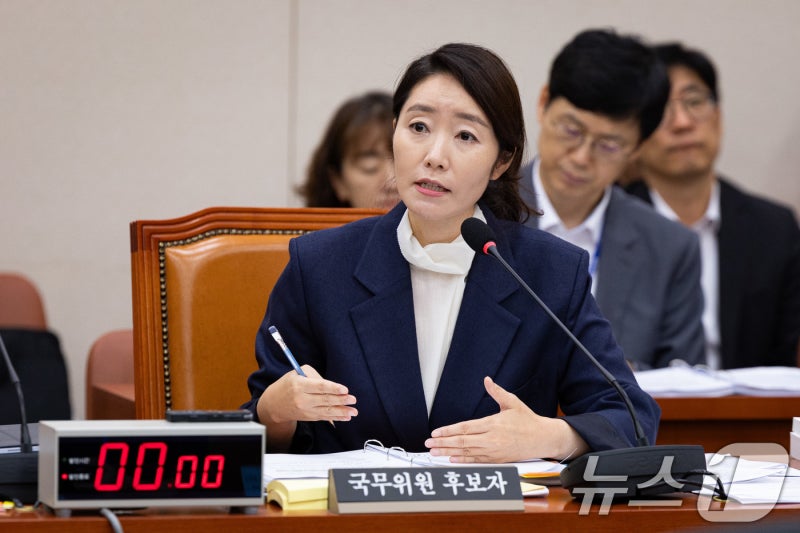 <b>강선우 자진사퇴</b>…"큰 채찍 받아들여 성찰하며 살겠다"