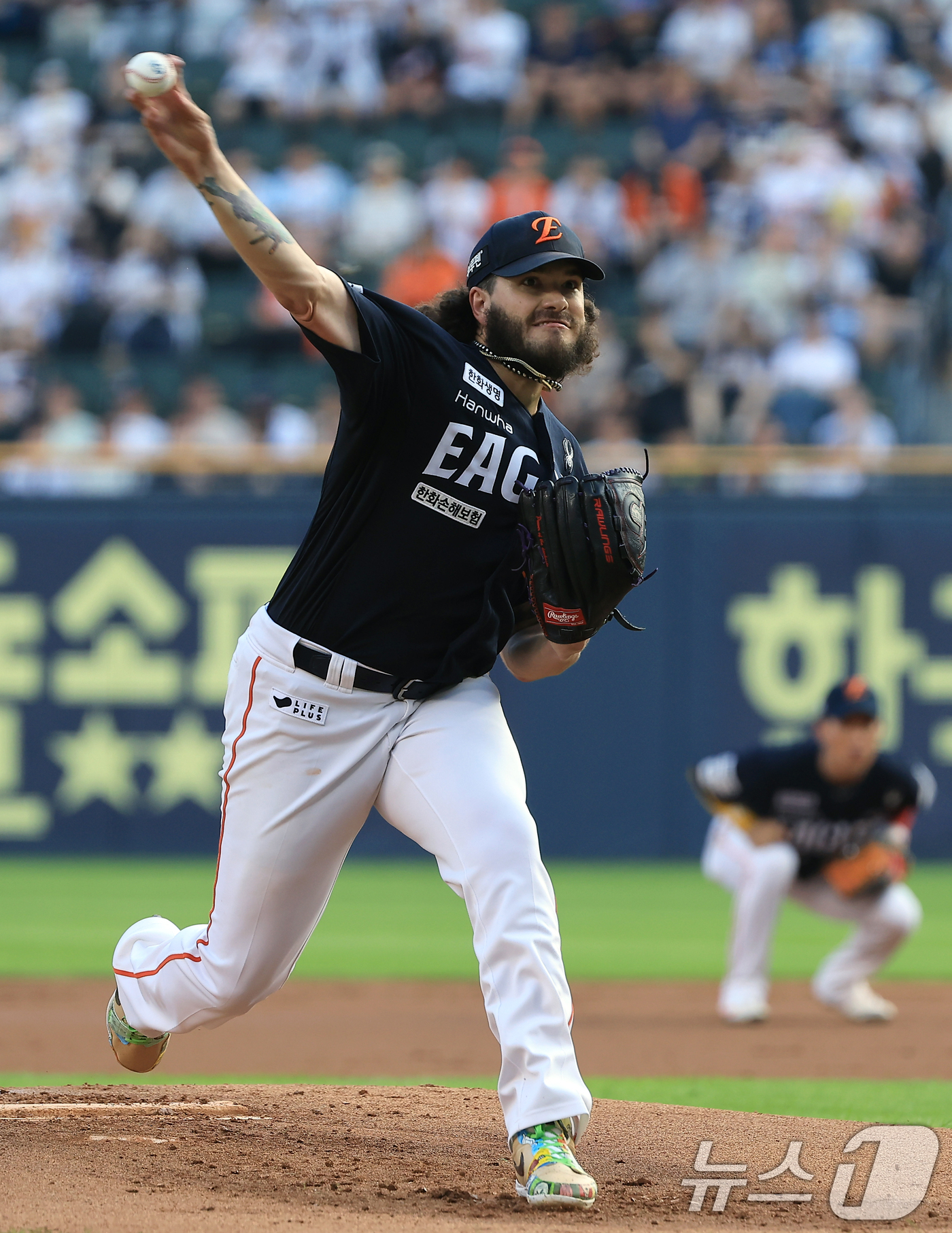 <b>역투</b>하는 <b>한화</b> 선발 <b>폰세</b>