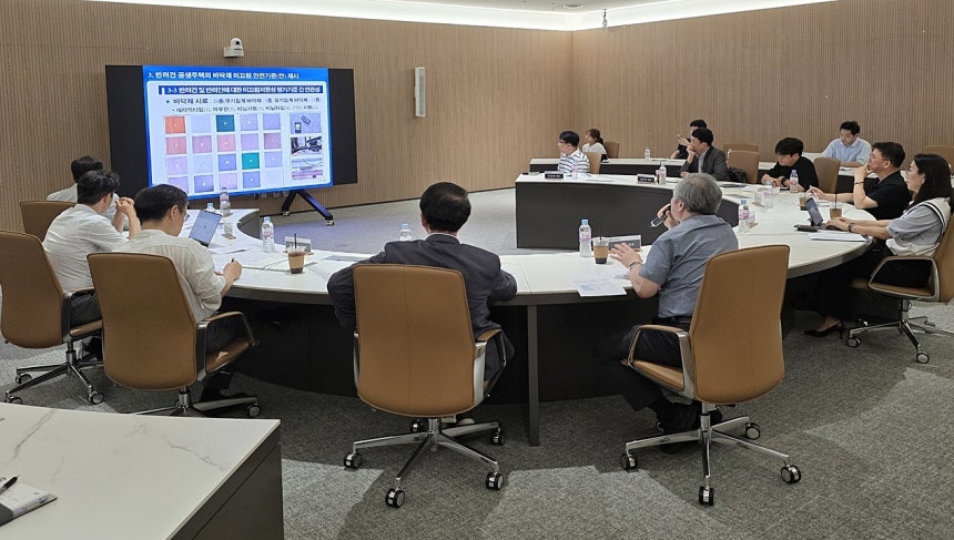 코티티시험연구원은 지난 23일 국내 주요 바닥재 업체를 대상으로 반려동물용 바닥재 품질기준 마련을 위한 표준기술세미나를 개최했다(코티티 제공). ⓒ 뉴스1