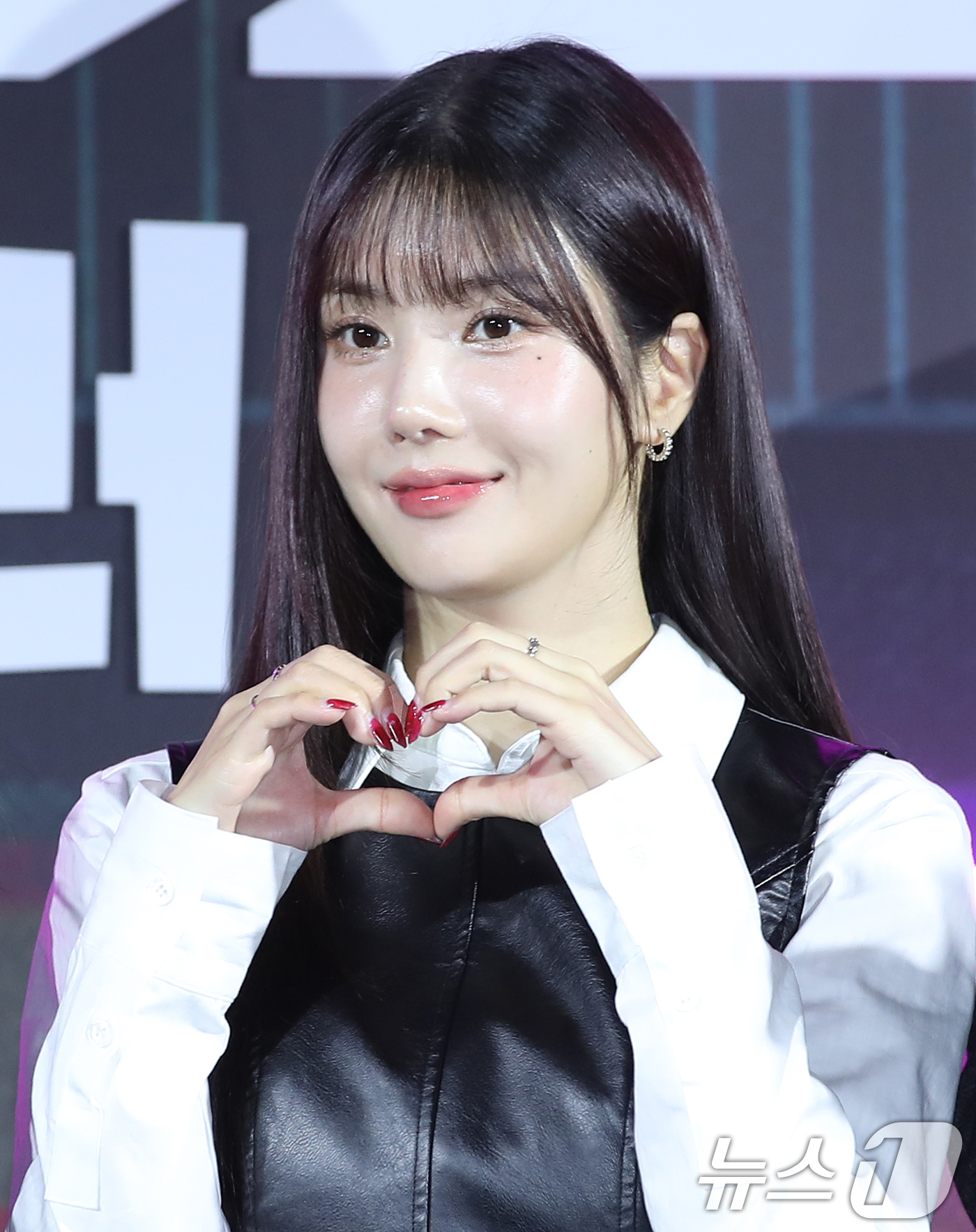 <b>권은비</b>, 건강상 이유로 26일 '<b>워터밤</b> 부산' <b>불참</b> "안정적 회복"