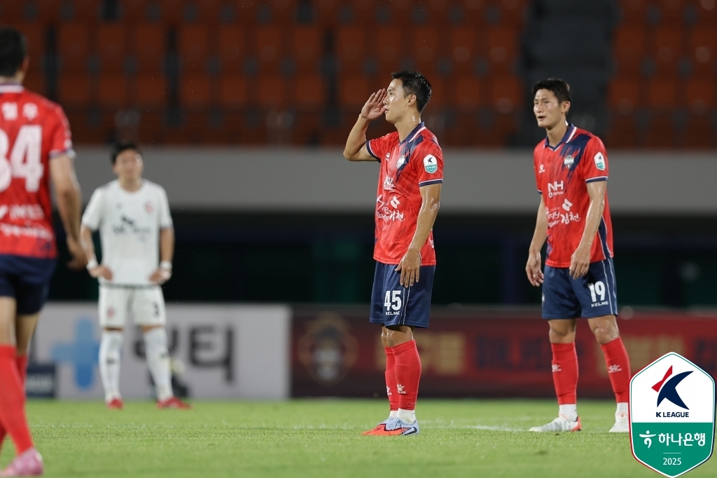 수원FC, 안양 꺾고 첫 3연승…선두 <b>전북</b>은 20경기 무패(종합)