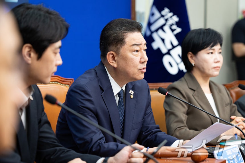 김병기 더불어민주당 당대표 직무대행 겸 원내대표가 28일 서울 여의도 국회에서 열린 최고위원회의에서 모두 발언을 하고 있다. 2025.7.28/뉴스1 ⓒ News1 유승관 기자