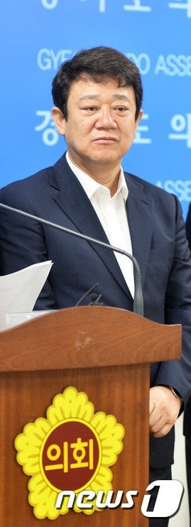 '尹 부부 <b>공천 의혹</b>' <b>최호</b> 전 경기도의원 숨진 채 발견(종합)