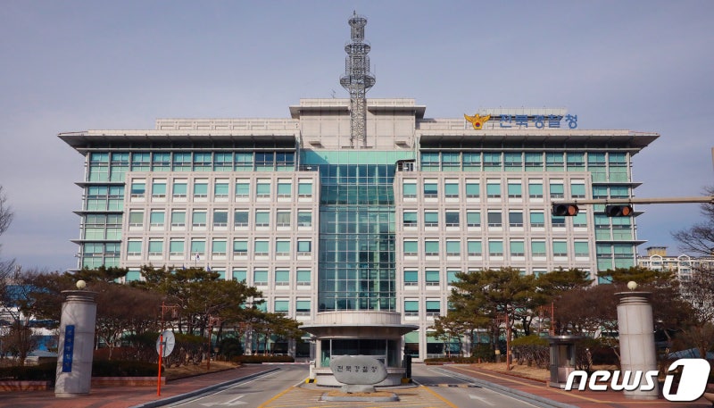 경찰, <b>익산시청 압수수색</b>…특정업체 간판 정비사업 몰아주기 의혹