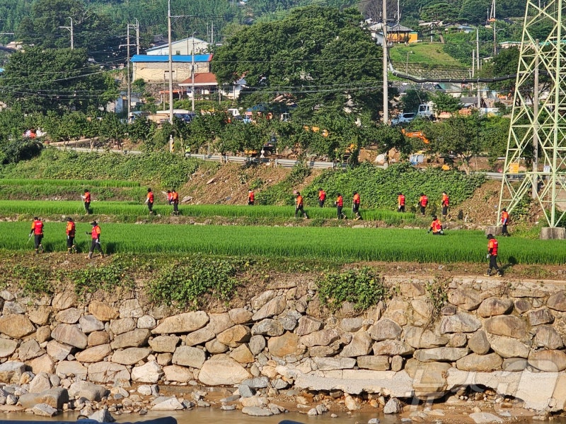 <b>산청</b> '마지막 <b>실종자</b>' <b>수색</b> 열흘째…토사·유실물 탓 <b>수색</b> 난항(종합)