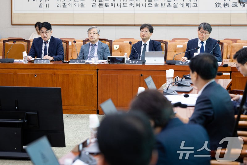 "<b>검찰</b> 해체하면 조직범죄 수사 어려워" vs "<b>검찰</b> 폭주 멈춰야"