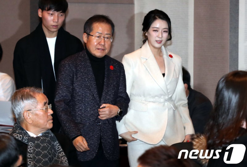 <b>배현진</b> "이제 와서 신천지 폭로? 노회한 영혼의 비굴한 소리" <b>홍준표</b> 직...