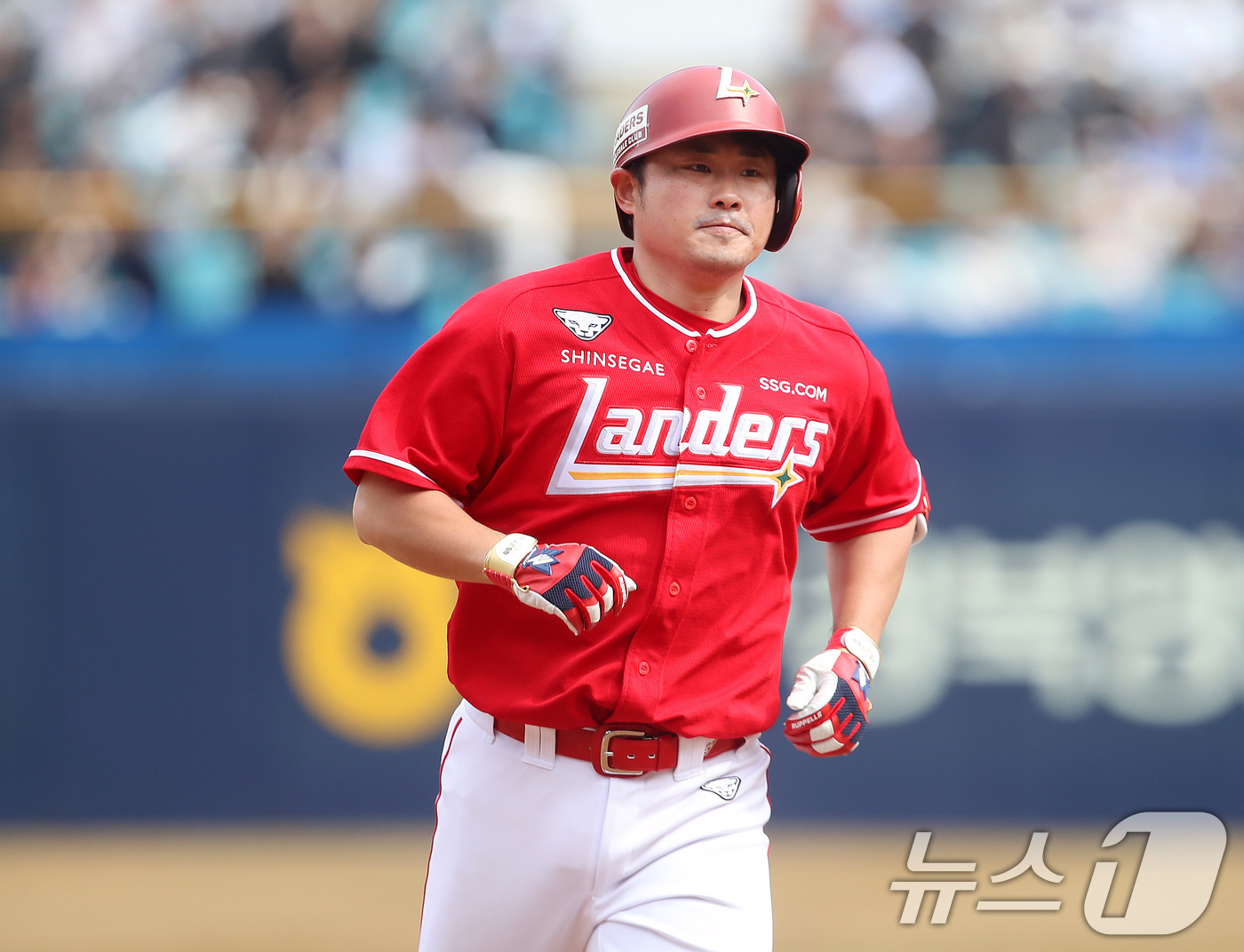 '<b>손호영</b> 3타점' <b>롯데</b>, 파죽의 <b>6연승</b>…KIA는 7연패 7위 추락(종합)
