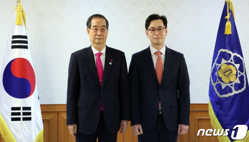 <b>내란 특검</b>, '한덕수 최측근' 손영택 전 <b>비서실장</b> 참고인 조사