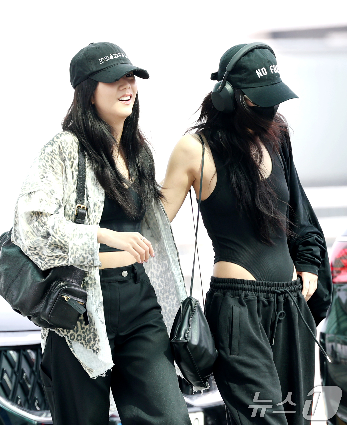 <b>블랙핑크 지수</b>·<b>제니</b>, 함께 <b>출국</b>